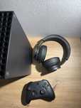 Xbox series X 1 Tb plus sluchawki bezprzewodowe Xbox