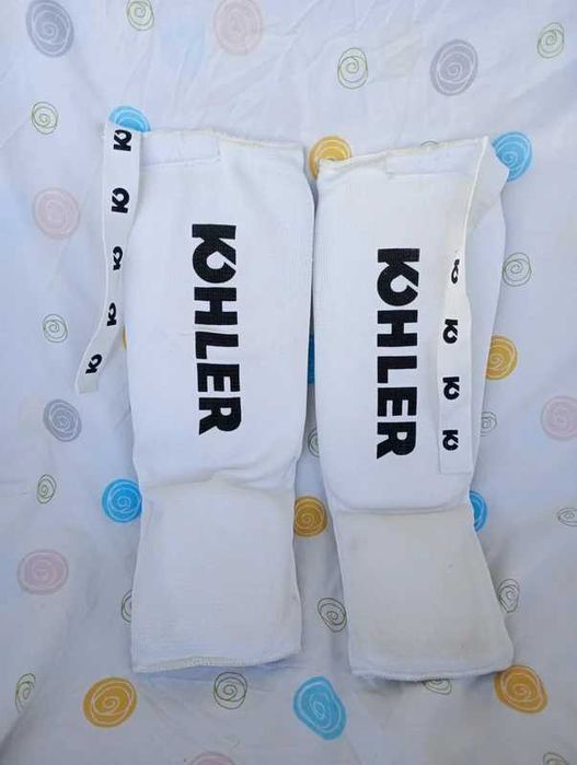 Joelheiras / caneleiras brancas da kohler