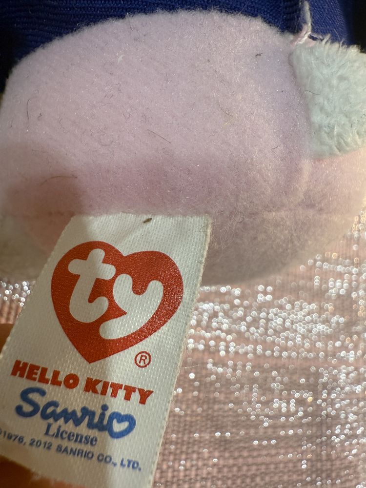 Maskotka Hello Kitty z motywem Wielkiej Brytanii