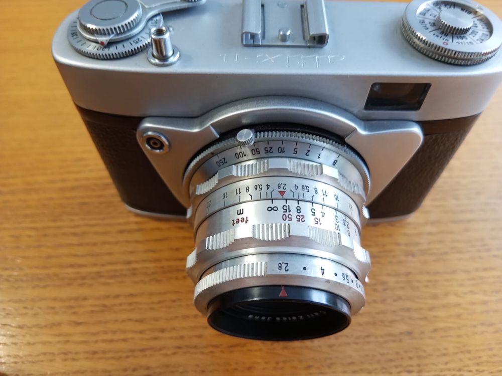 Stary aparat Altix-N z obiektywem Zeiss Tessar+etui+światłomierz