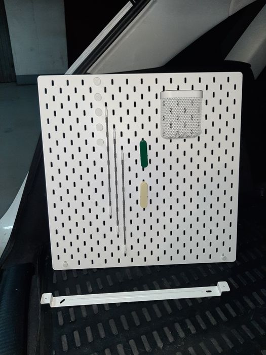 Biala tablica IKEA SKADIS 56 x 56 cm z akcesoriami