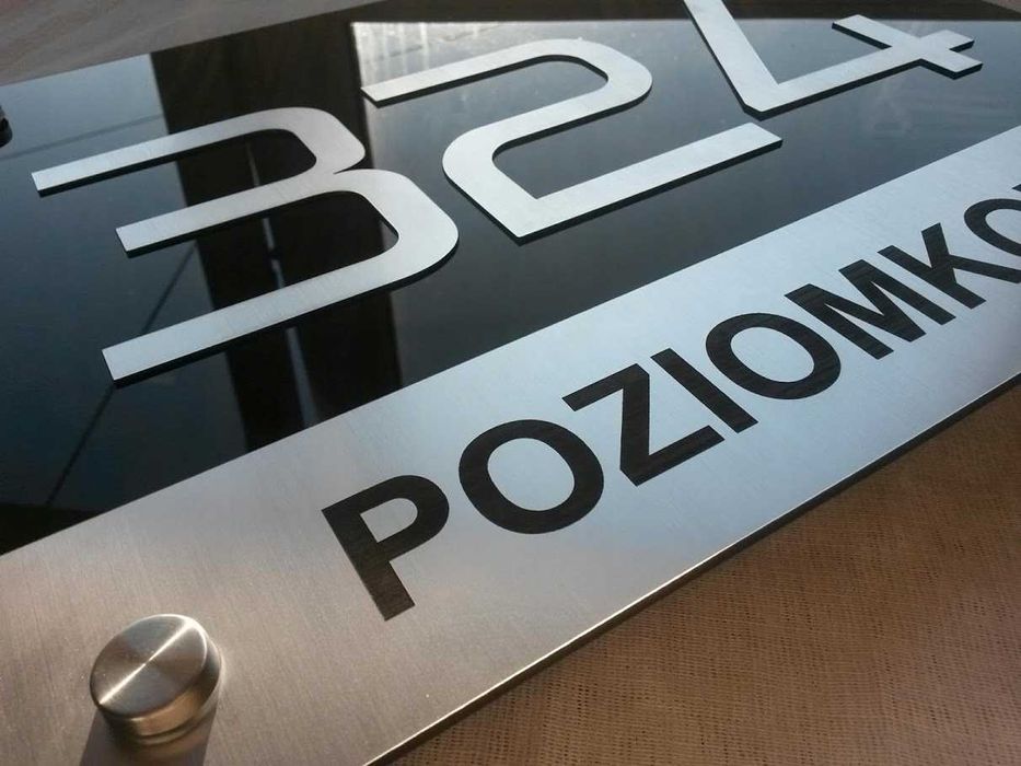 Tabliczka tablica na dom z numerem i nazwą ulicy grawerowana laserem