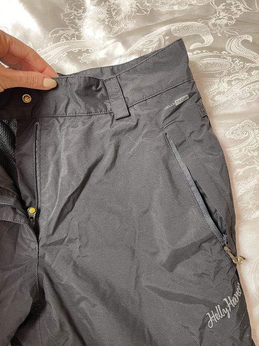 Горнолыжные штаны из коллекции Helly Hansen. Модель выполнена из водон