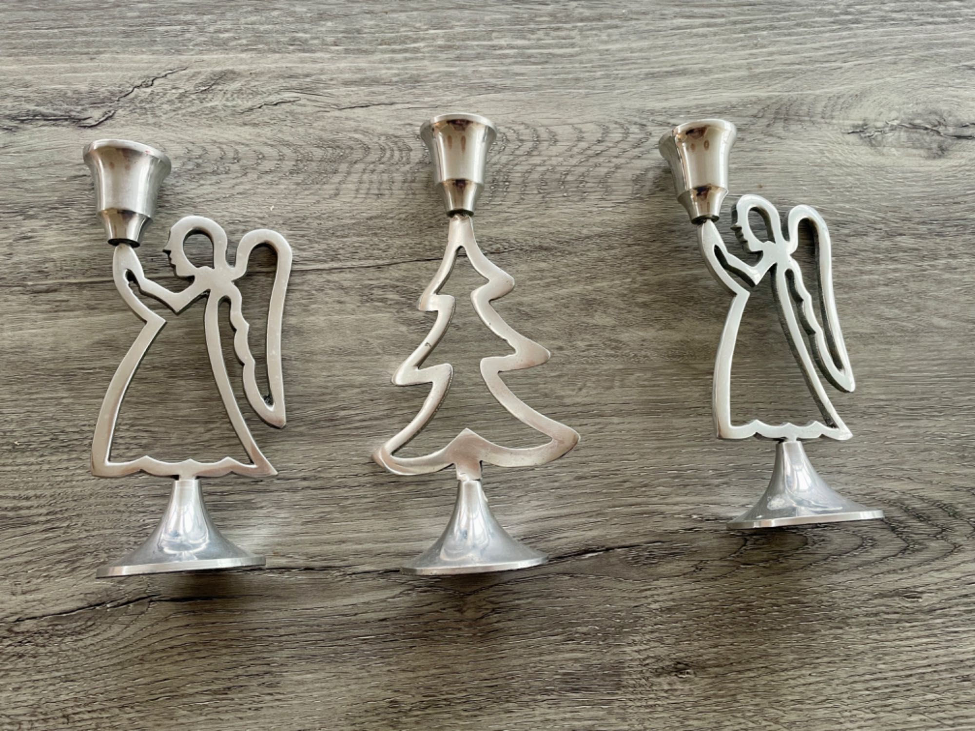 Bolas, enfeites e castiçais de Natal