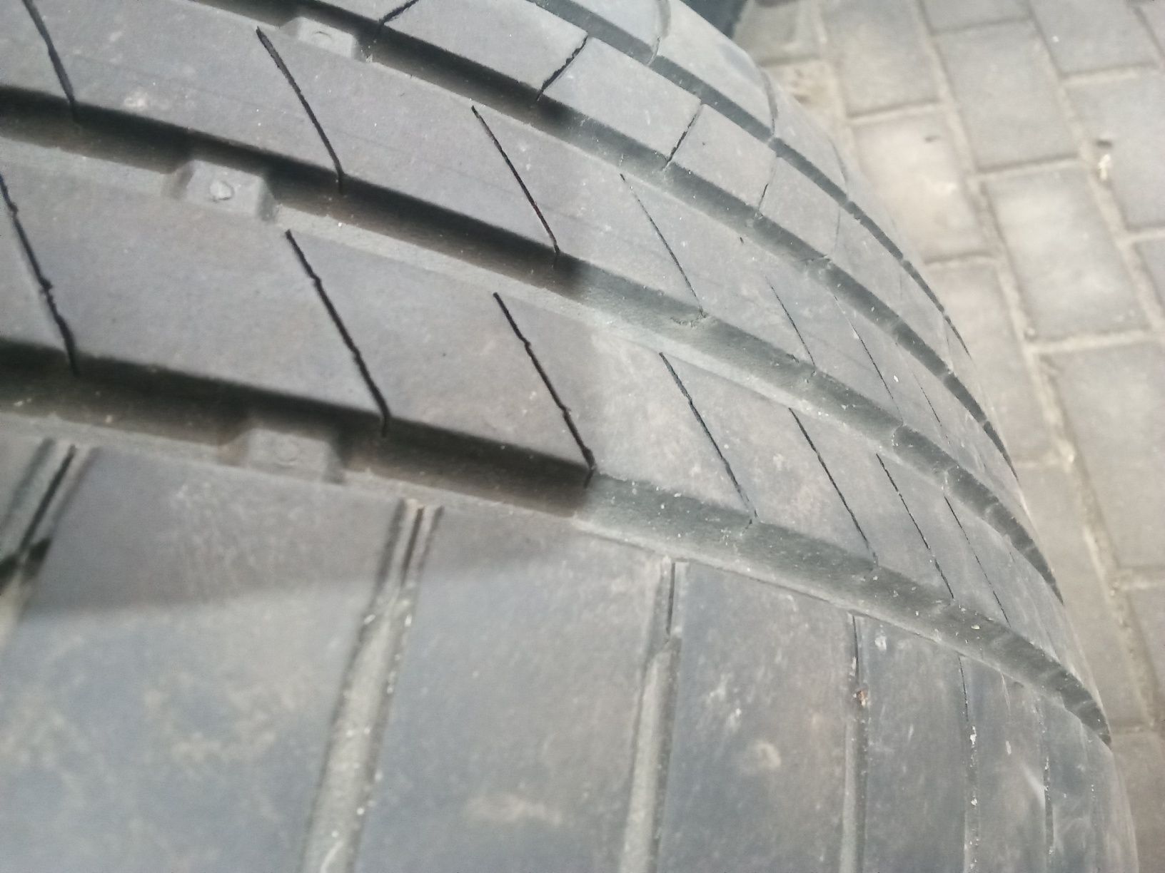 Opony 235/45/18 bridgestone