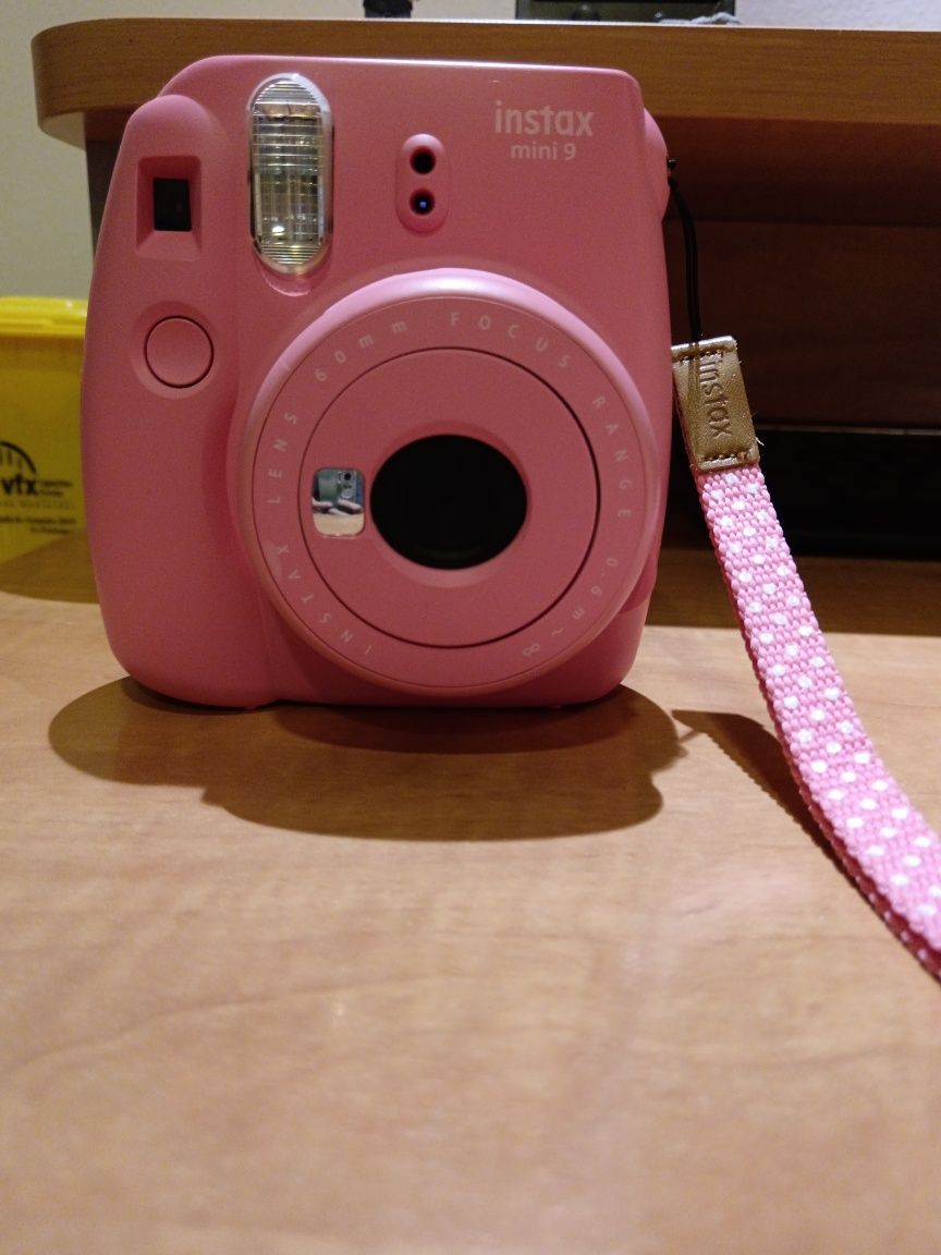 Máquina fotográfica INSTAX Mini 9 Pink.