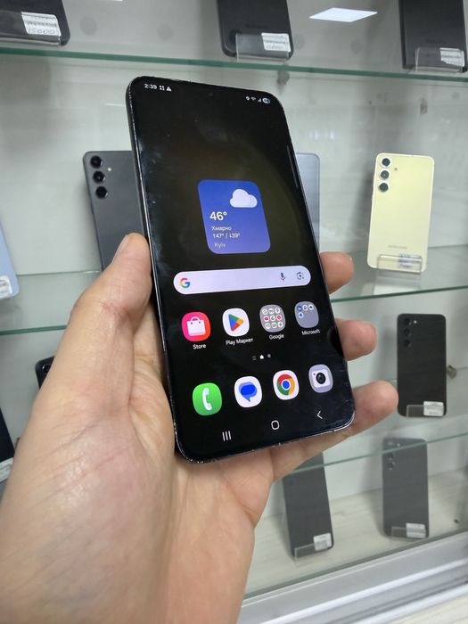 Samsung s23 plus 256gb. Чорного кольору