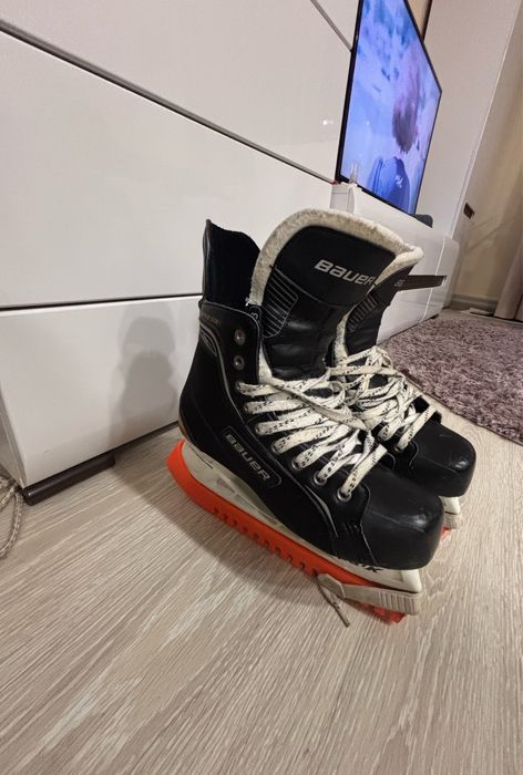 Ковзани фірмові Bauer ,43 розмір ,устілка 27
