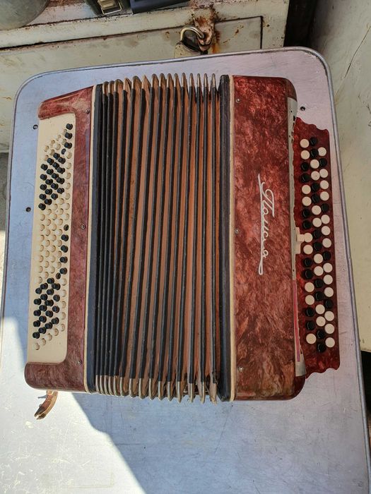 Баян, аккордеон "Полісся" требует реставрации