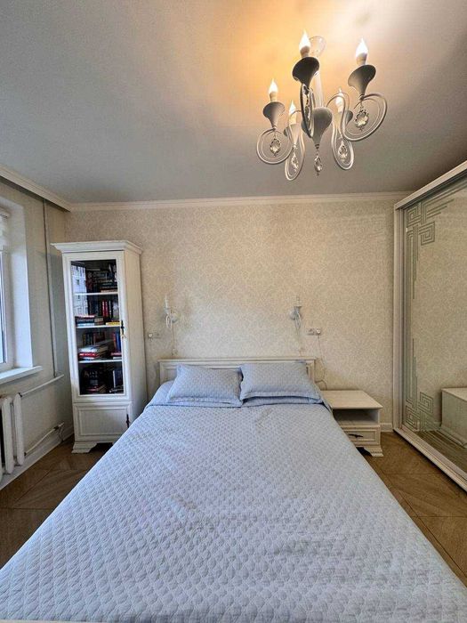 Продам великолепную  3-комн. квартиру /Крымский Бульвар/ 14- Школа