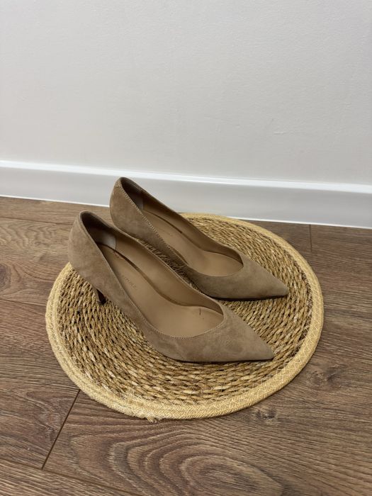 Туфлі-човники замш беж banana republic