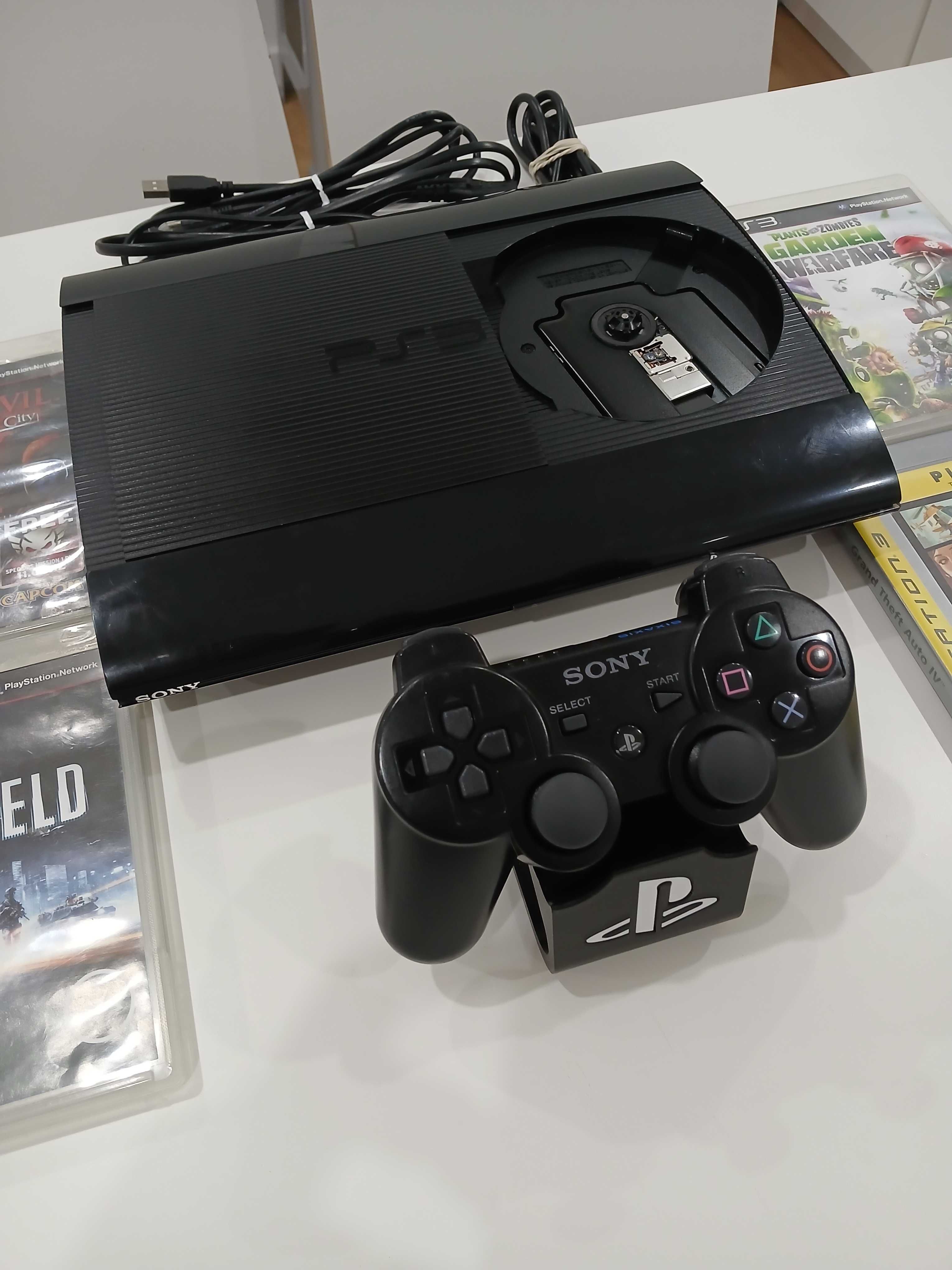 Ps3 super slim. Funcionando tudo perfeitamente.