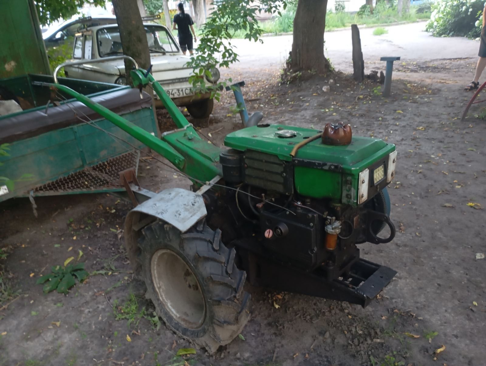 Продам мотоблок 10 лс з прицепом+ коробка на запчасті