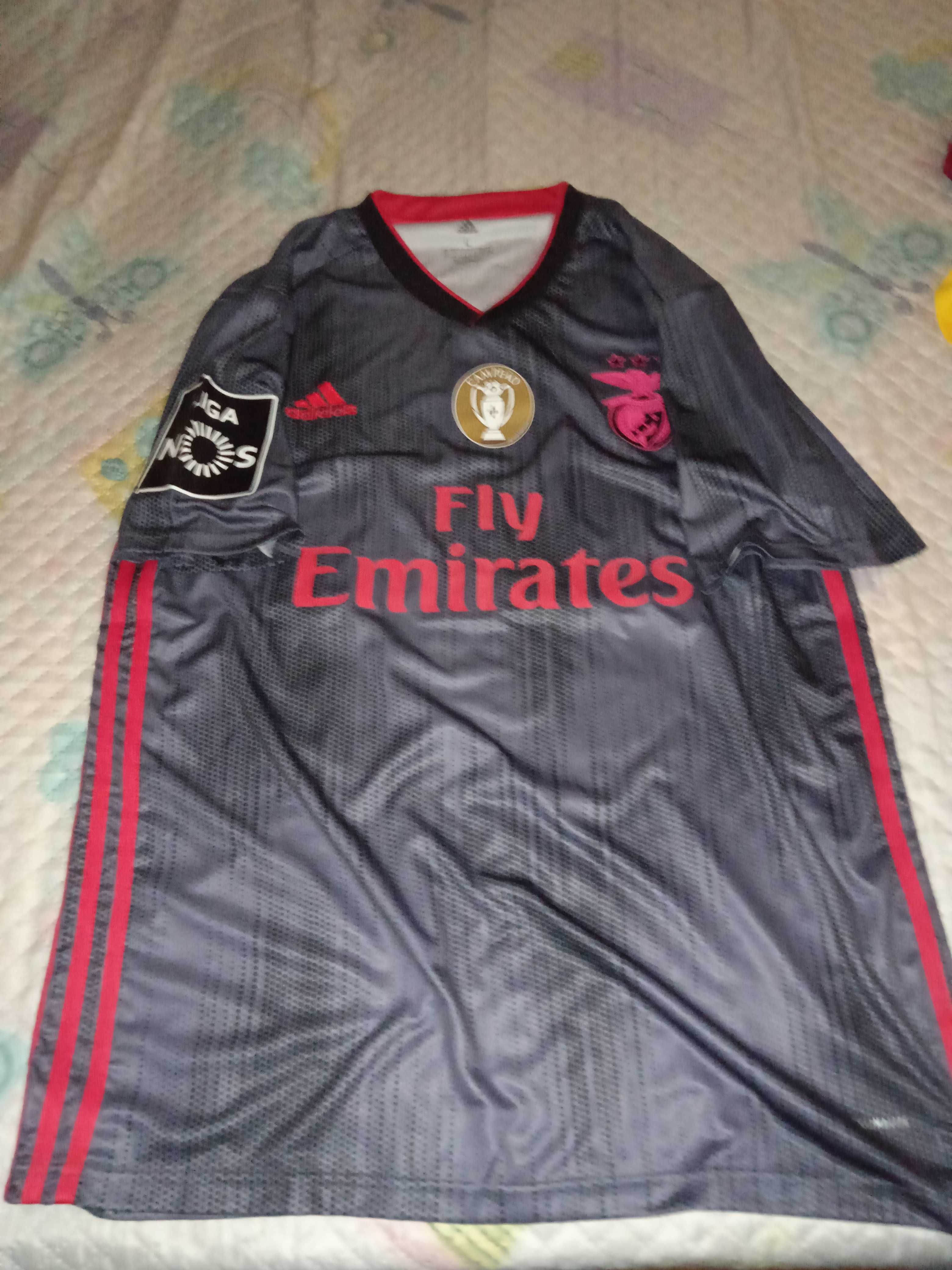 Vendo Camisola Oficial Sport Lisboa e Benfica Edição Liga Rafa