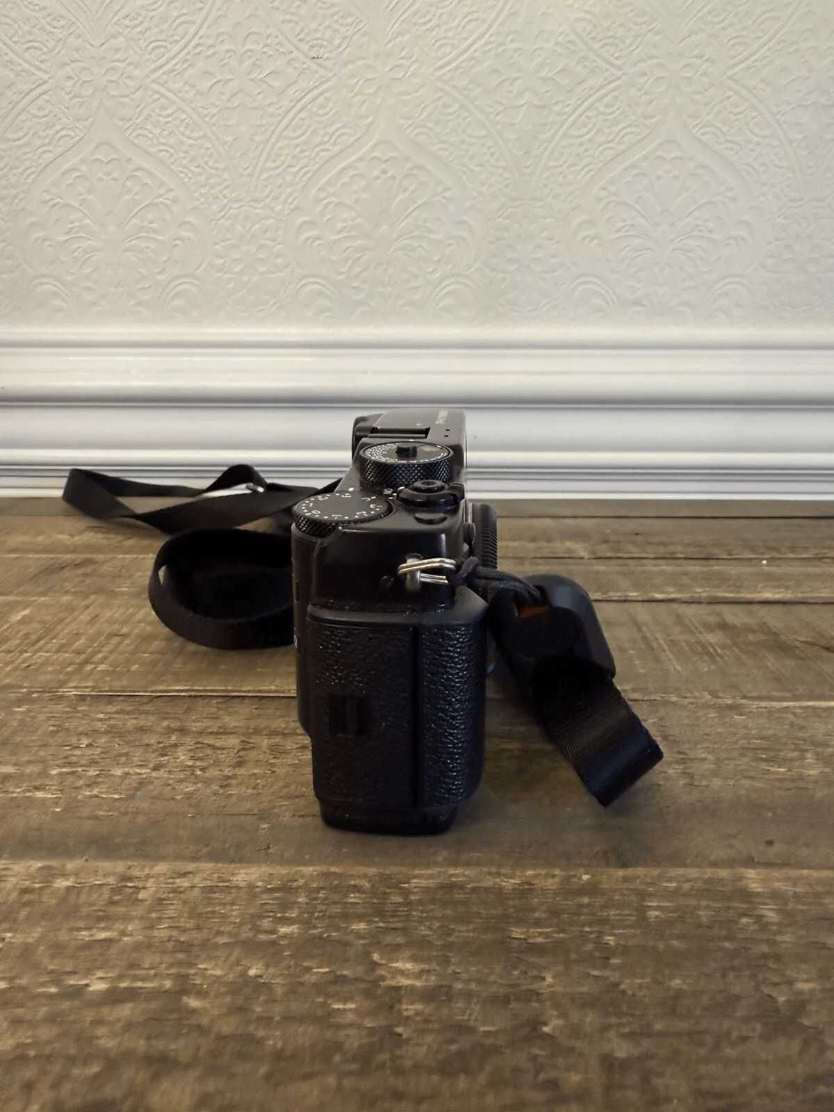 Fuji X-Pro3 czarny - mało używany, stan idealny, 4000 klatek, zestaw
