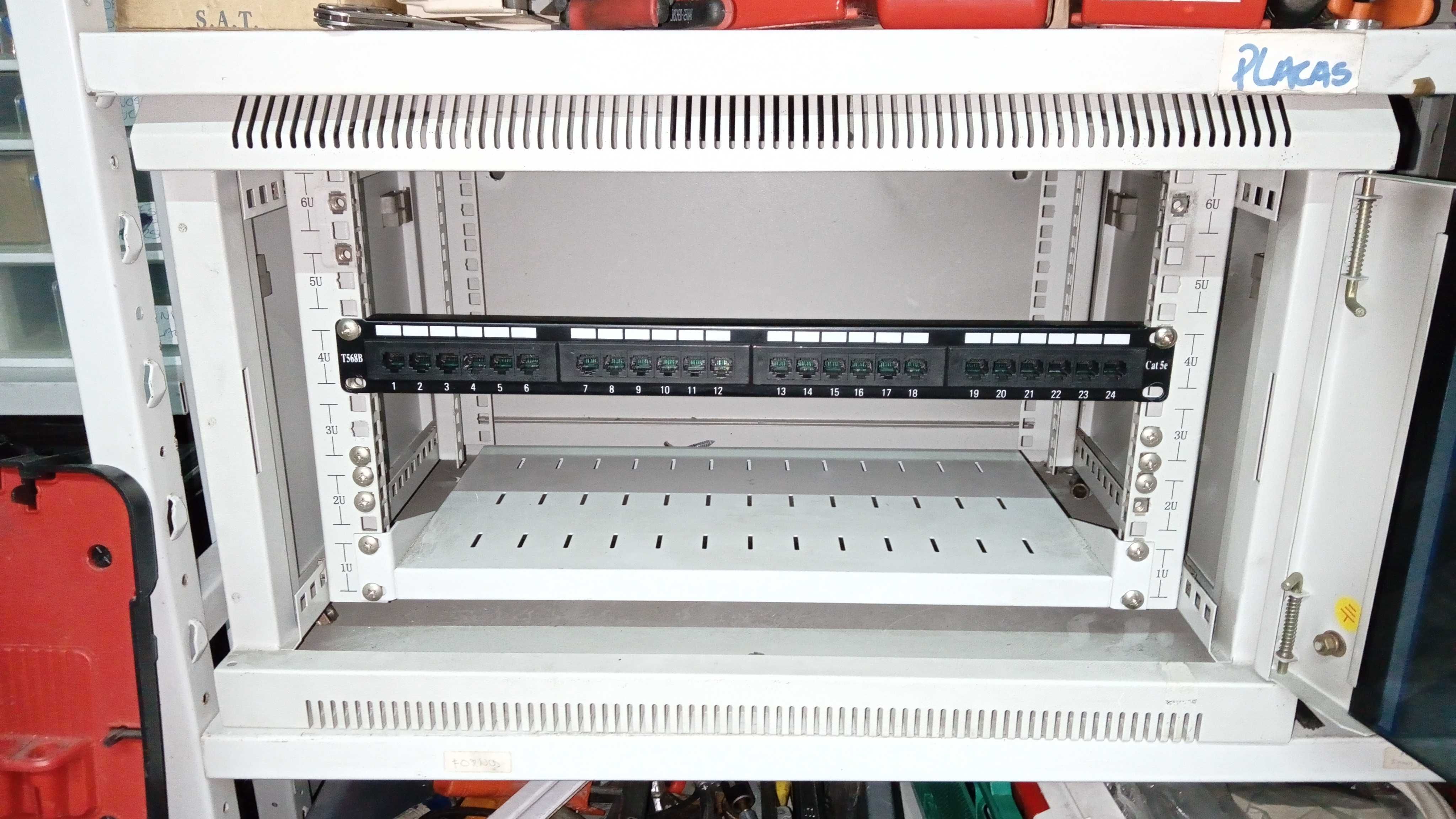 Armário rack ligações Ethernet rj45