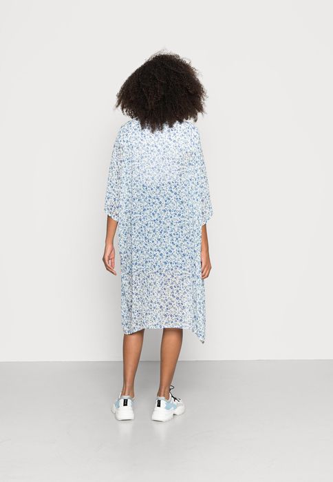 Narzutka w kwiaty Forever New One size