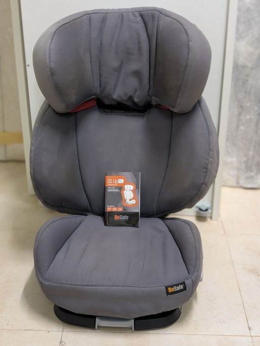 Cadeira auto cinzenta beSafe iziUp 4 a 12 anos
