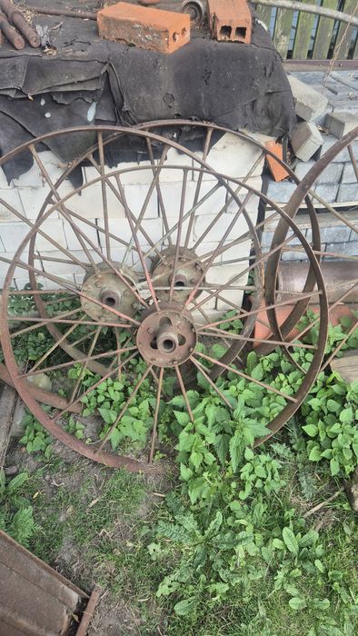 Koła od siewnika konnego