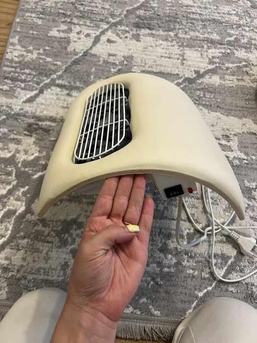 Витяжка для манікюру в ідеальному стані