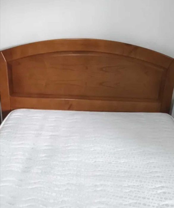 Quarto de casal em pinho mel