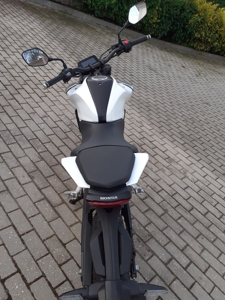 Honda cb125r branca