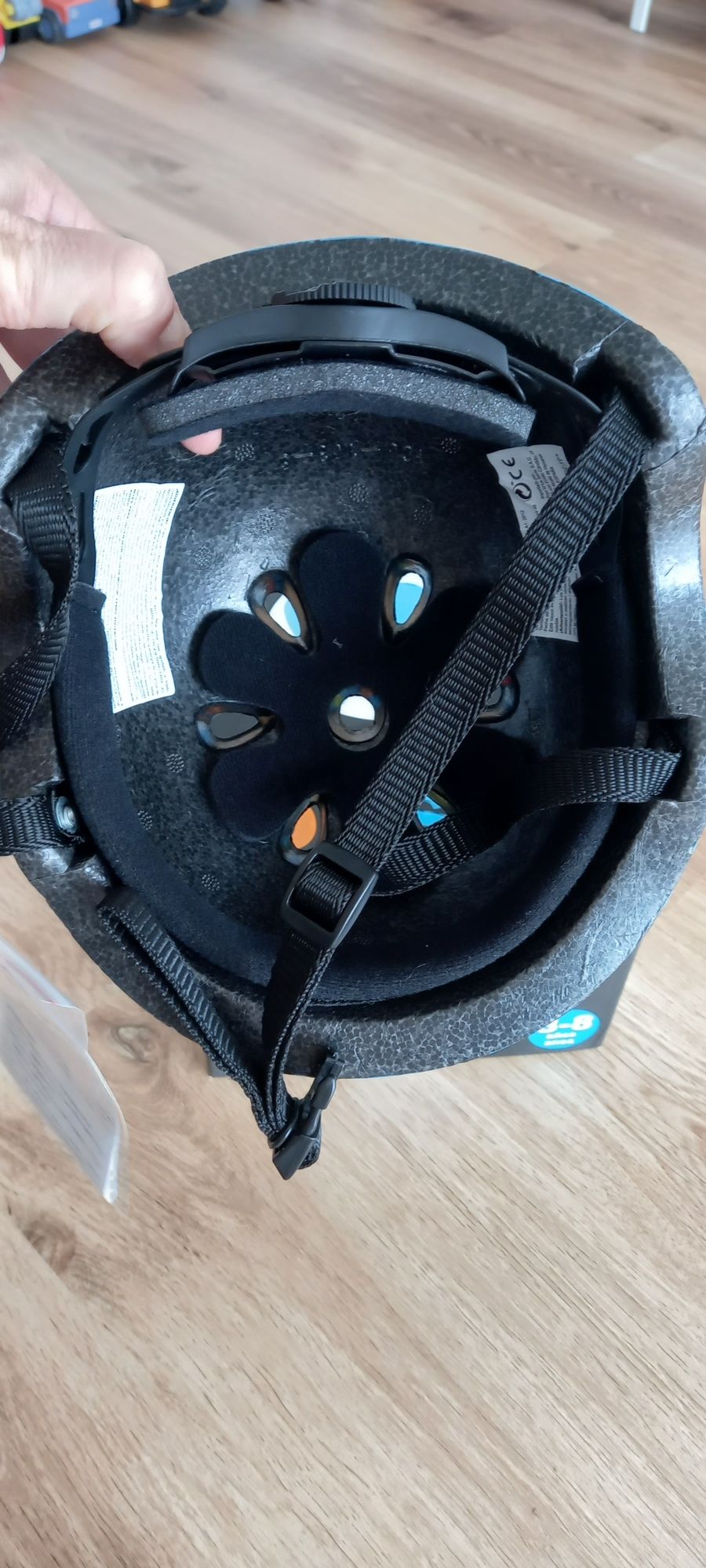 Capacete novo com etiqueta