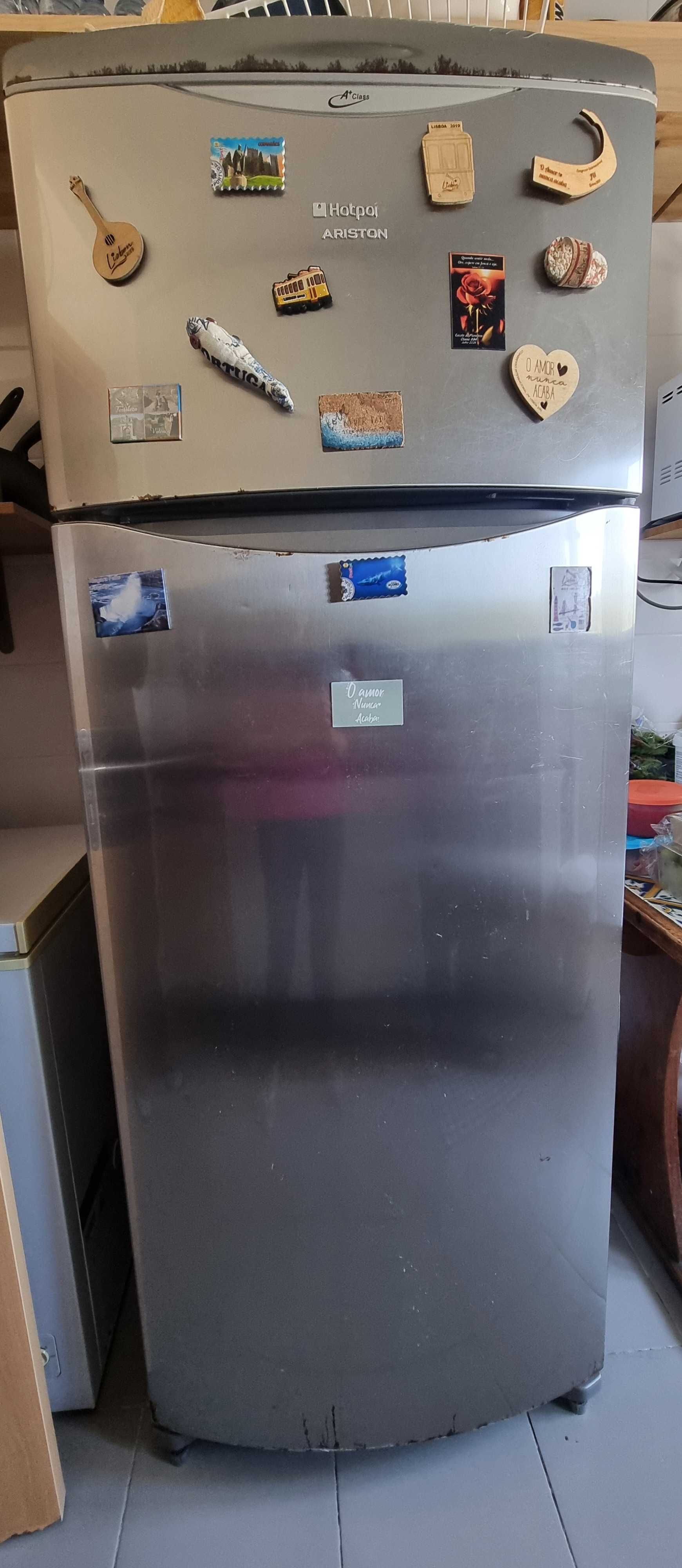 Frigorífico HOTPOINT usado em excelente estado.