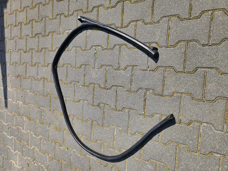 BMW E36 cabrio Uszczelka drzwi lewa - czarna stan BDB.