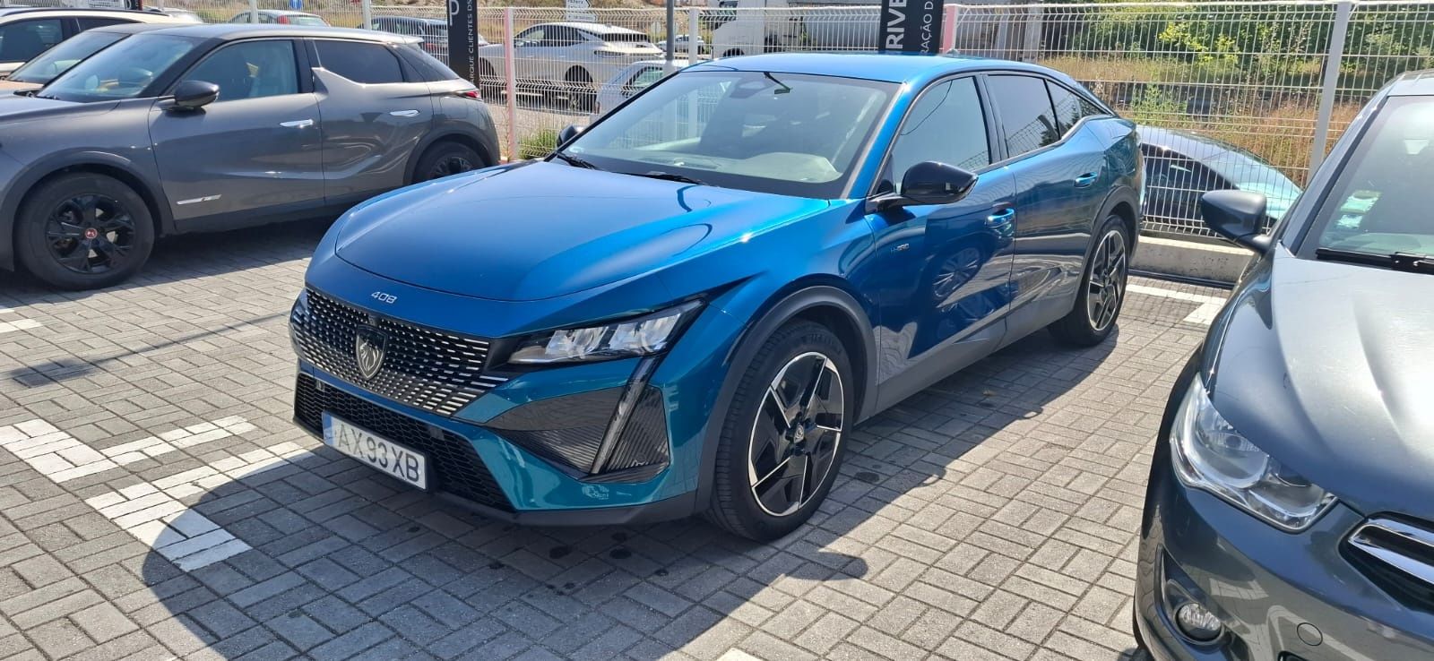 Peugeot 408 hybrid plug in 225cv