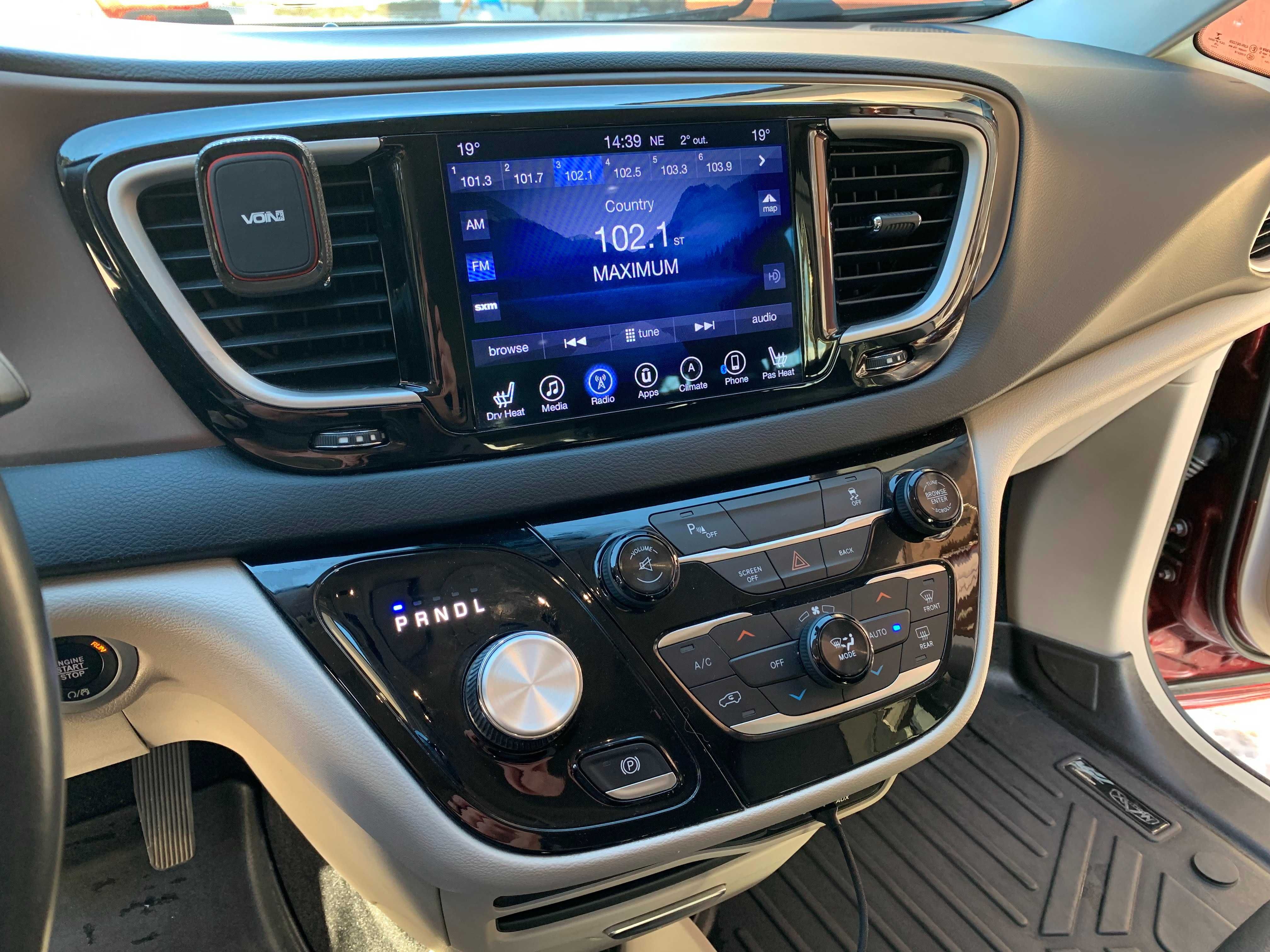 Chrysler Pacifica мультимедіа Uconnect 8.4