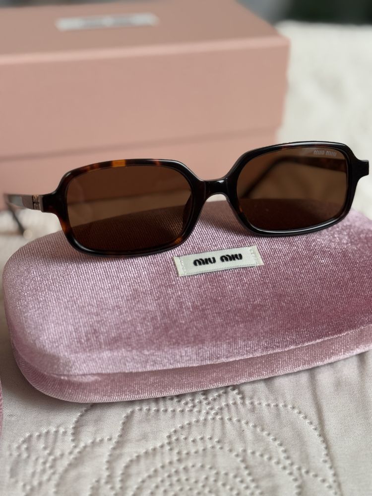 Солнцезащитные очки Miu Miu
