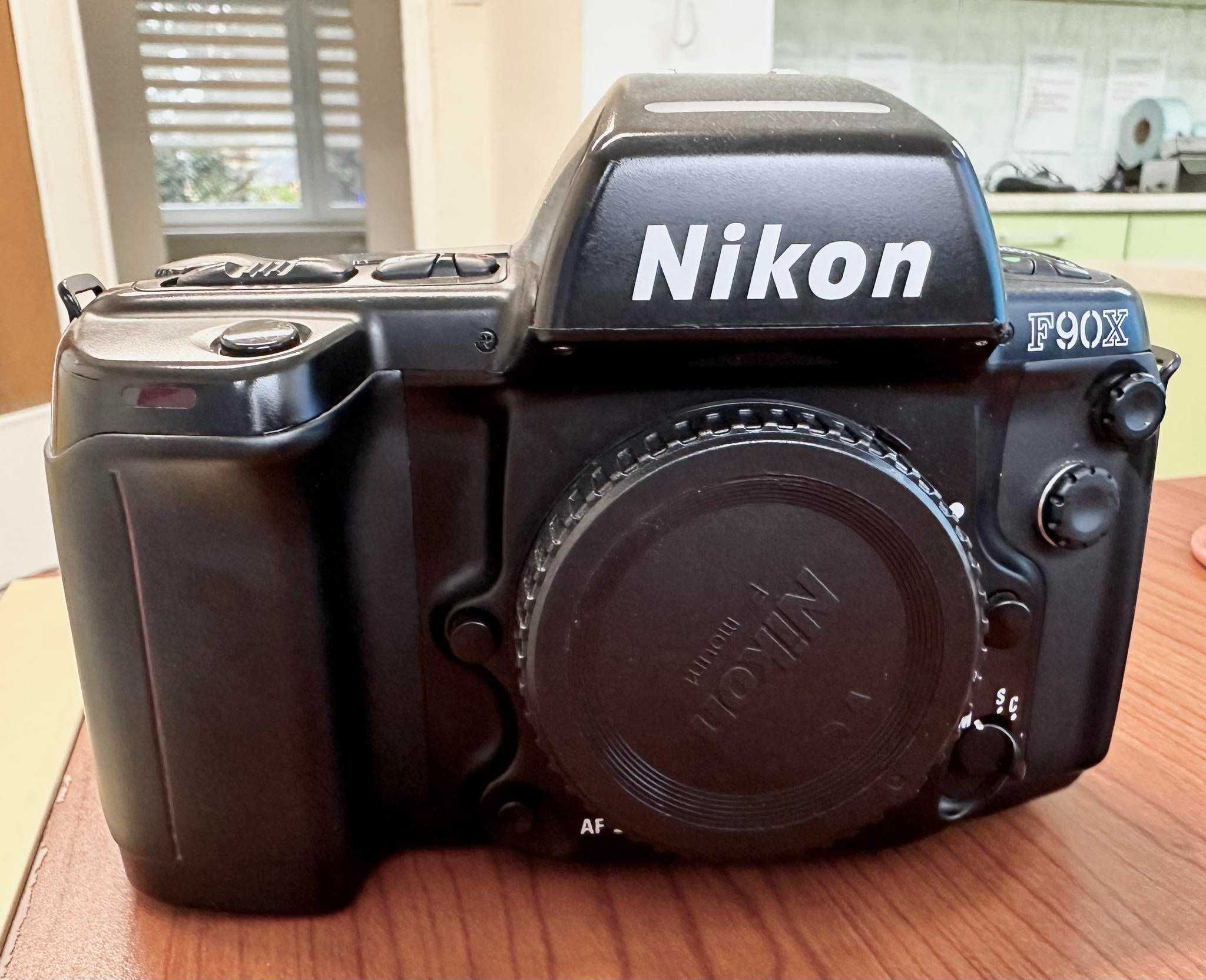 Nikon F 90X analogowy