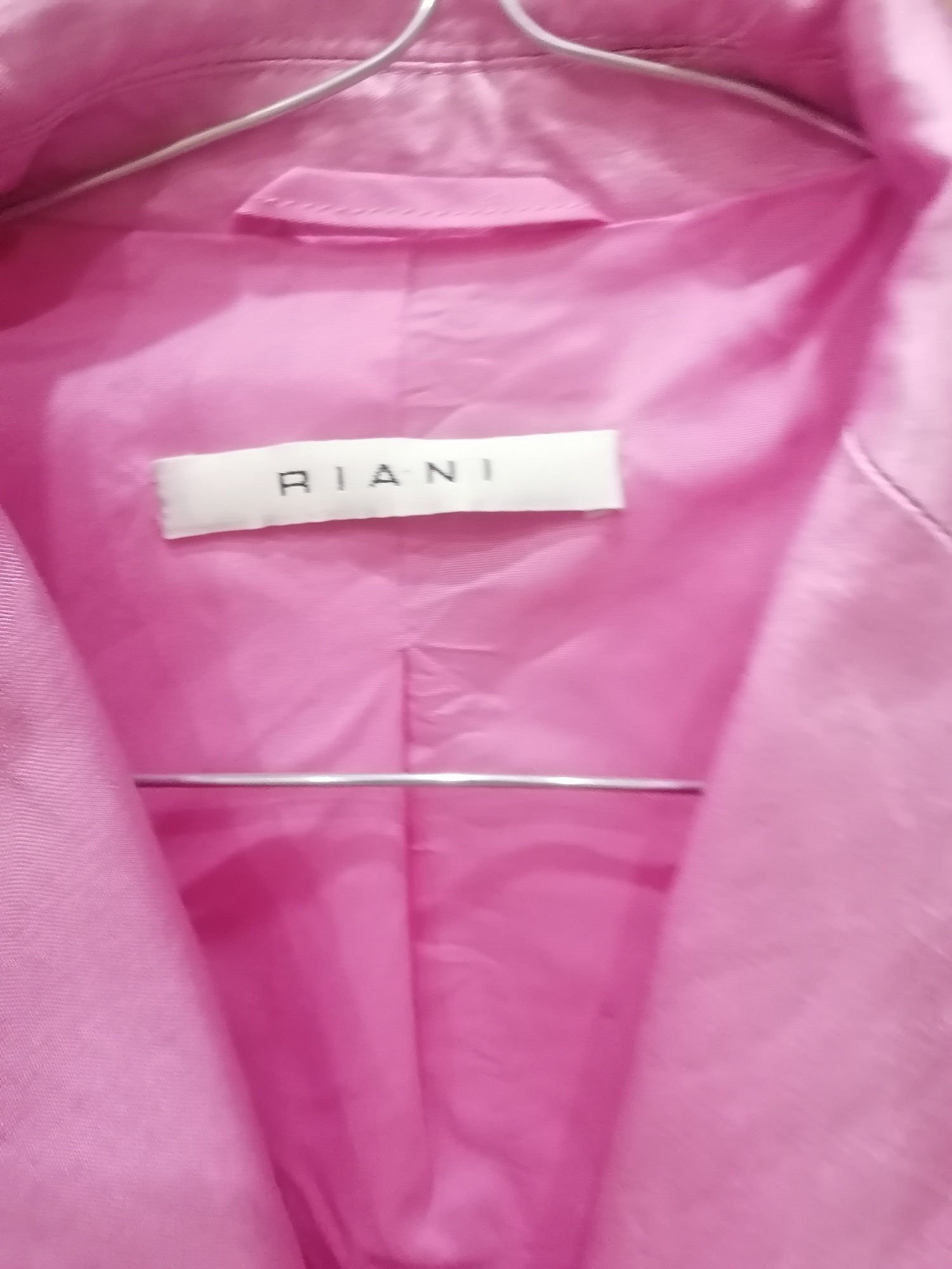 Женский пиджак розовый Piani