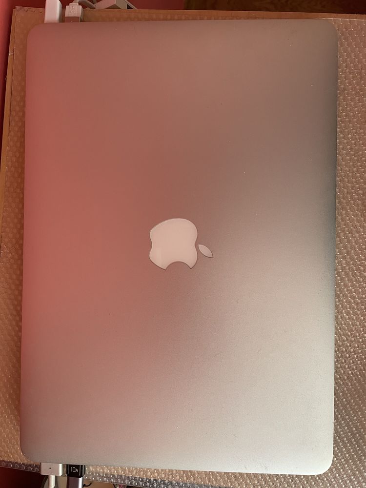 Macbook AIR 13” A1466 zainstalowany Windows 8.1