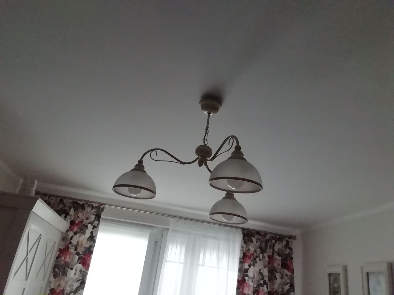 Piękna lampa- żyrandol do salonu