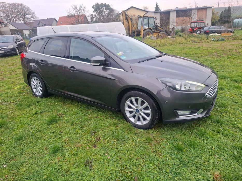 Ford Focus 1.5 benzyna Titanium / Navi / LED/ Książka serwisowa
