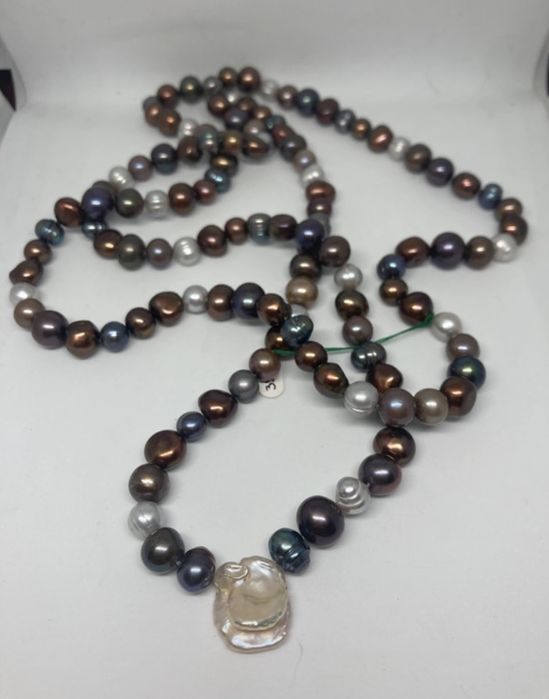 2 colares unicos e diferentes