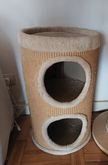 Drapak dla kota tuba szeroka z matą sizalowa a nie z juty .