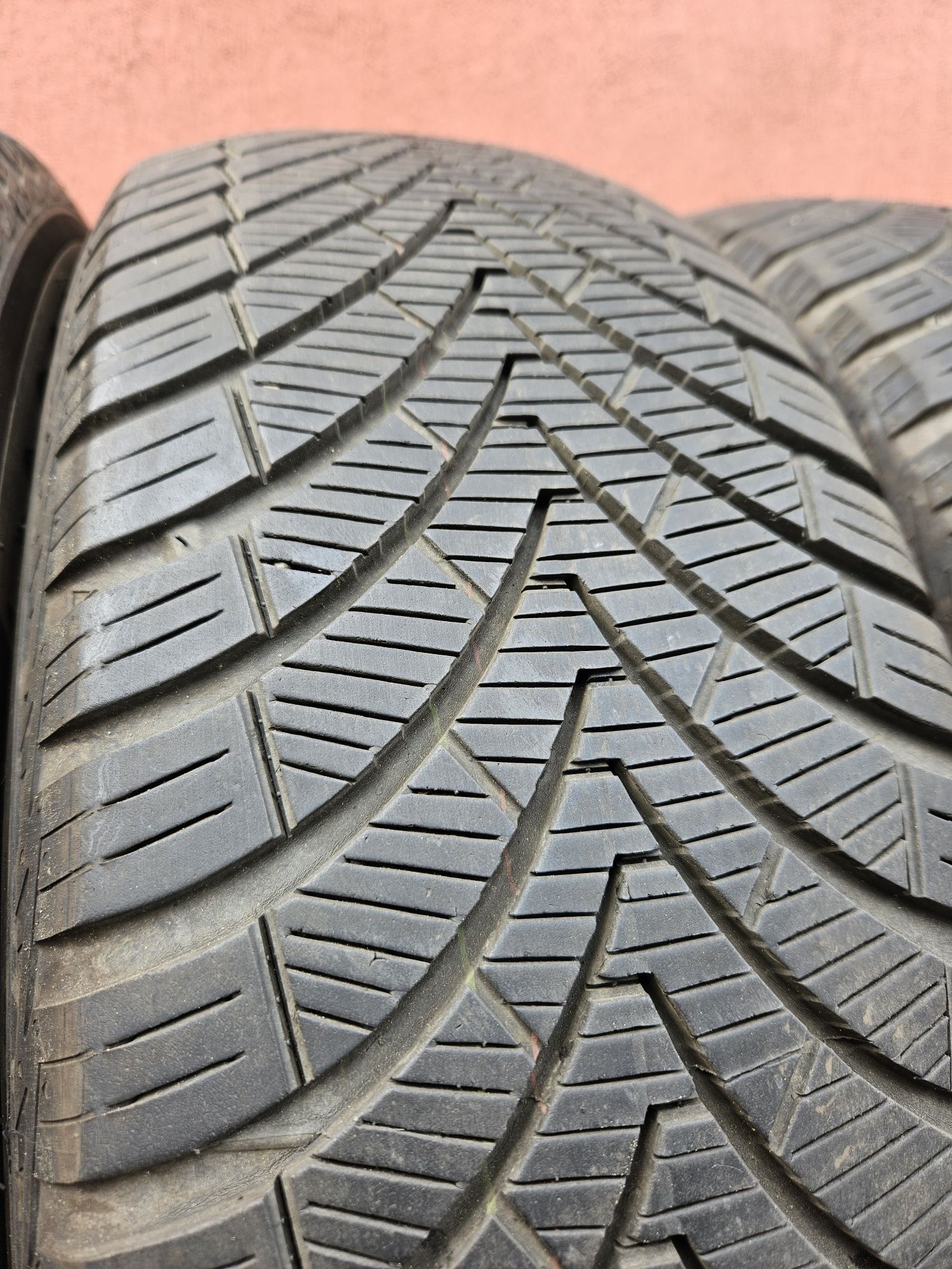 215 70 R16 Całoroczne Kumho Solus HA32 SUV  6mm 4szt