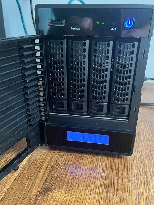 Serwer NAS NETGEAR ReadyNas 31400 4Gb RAM + 2xWD Green 2Tb stan B. D.