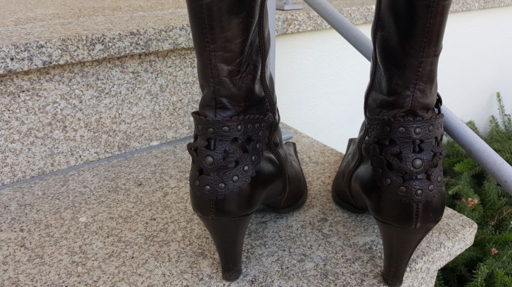 Botas todas em pele