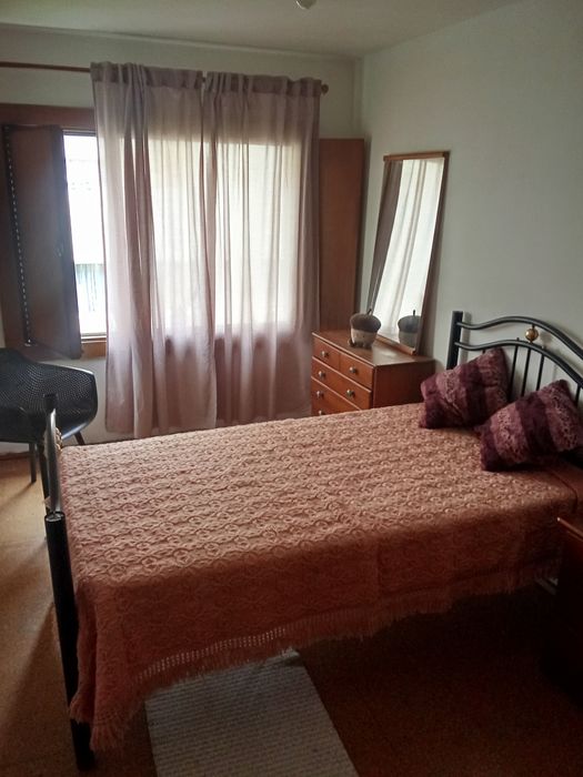 Alugo quarto em T2 Matosinhos