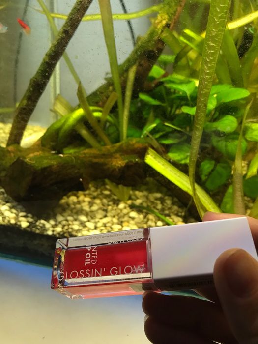 Błyszczyk do ust olejek zmienia kolor