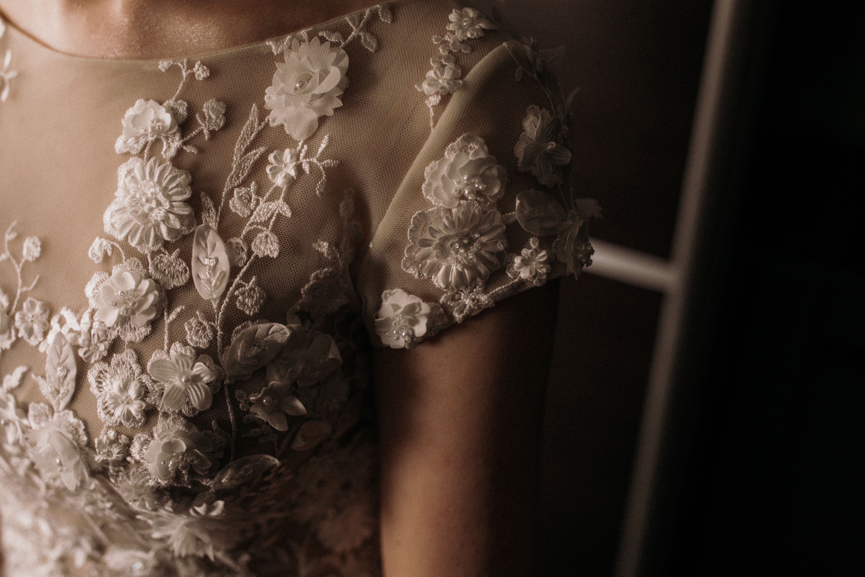 Suknia ślubna Adria rozmiar 36 38 odkryte plecy, tiulowa, kwiatki 3D