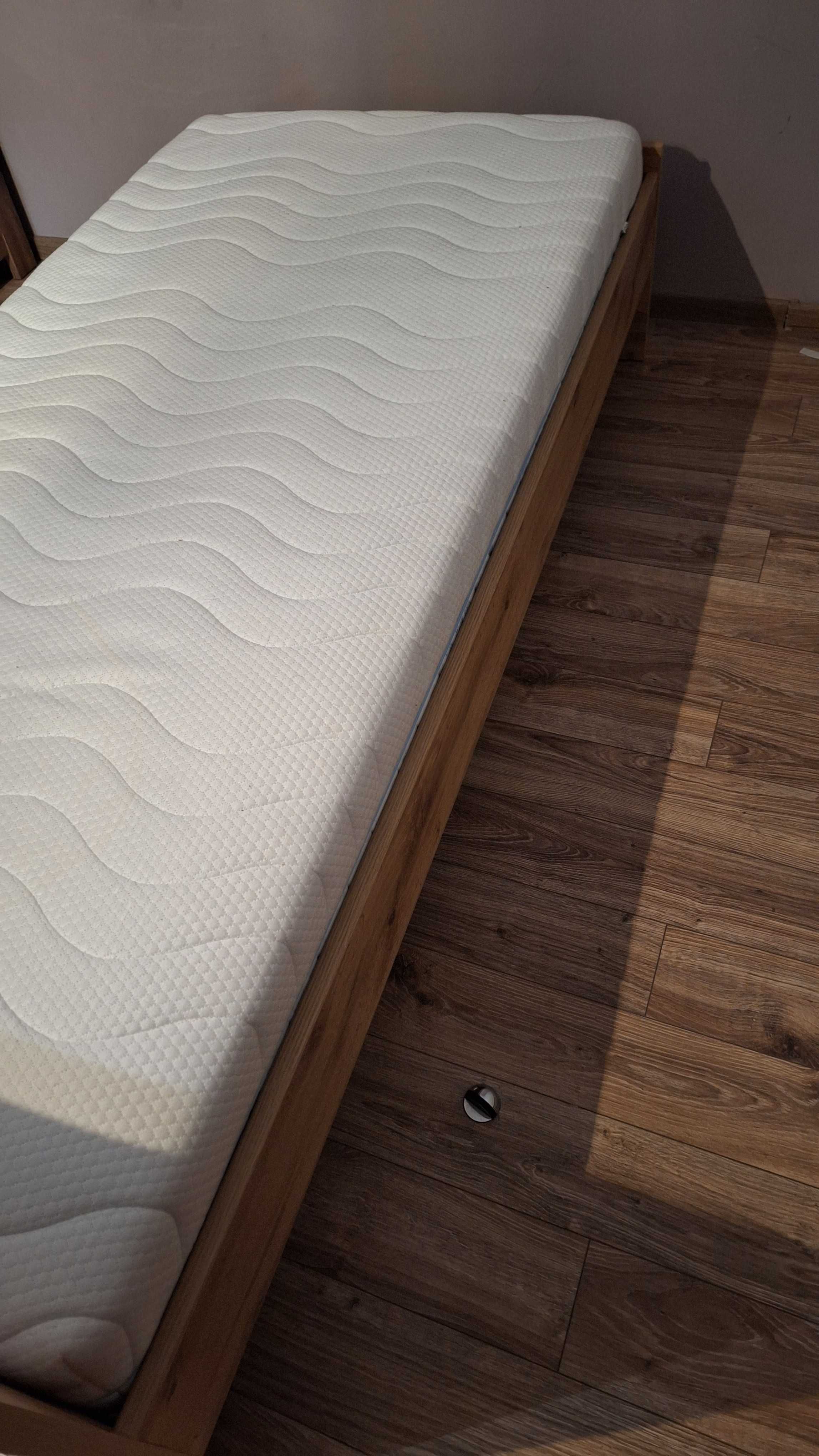 Sprzedam łóżko z materacem 90x200