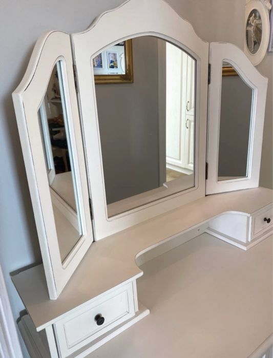 Toaletka biala stylizowana styl angielski