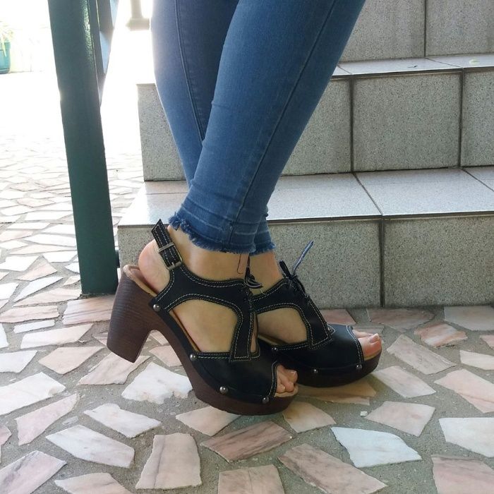 Sandálias Pretas em Pele