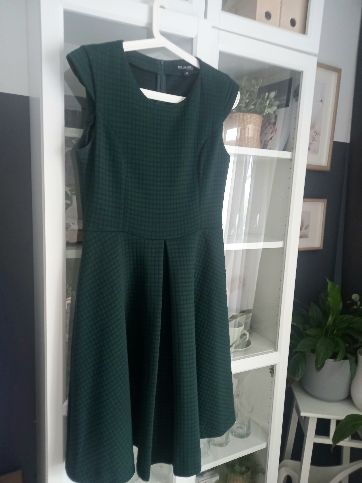 Sukienka midi butelkowa zieleń kształt A wyjściowa