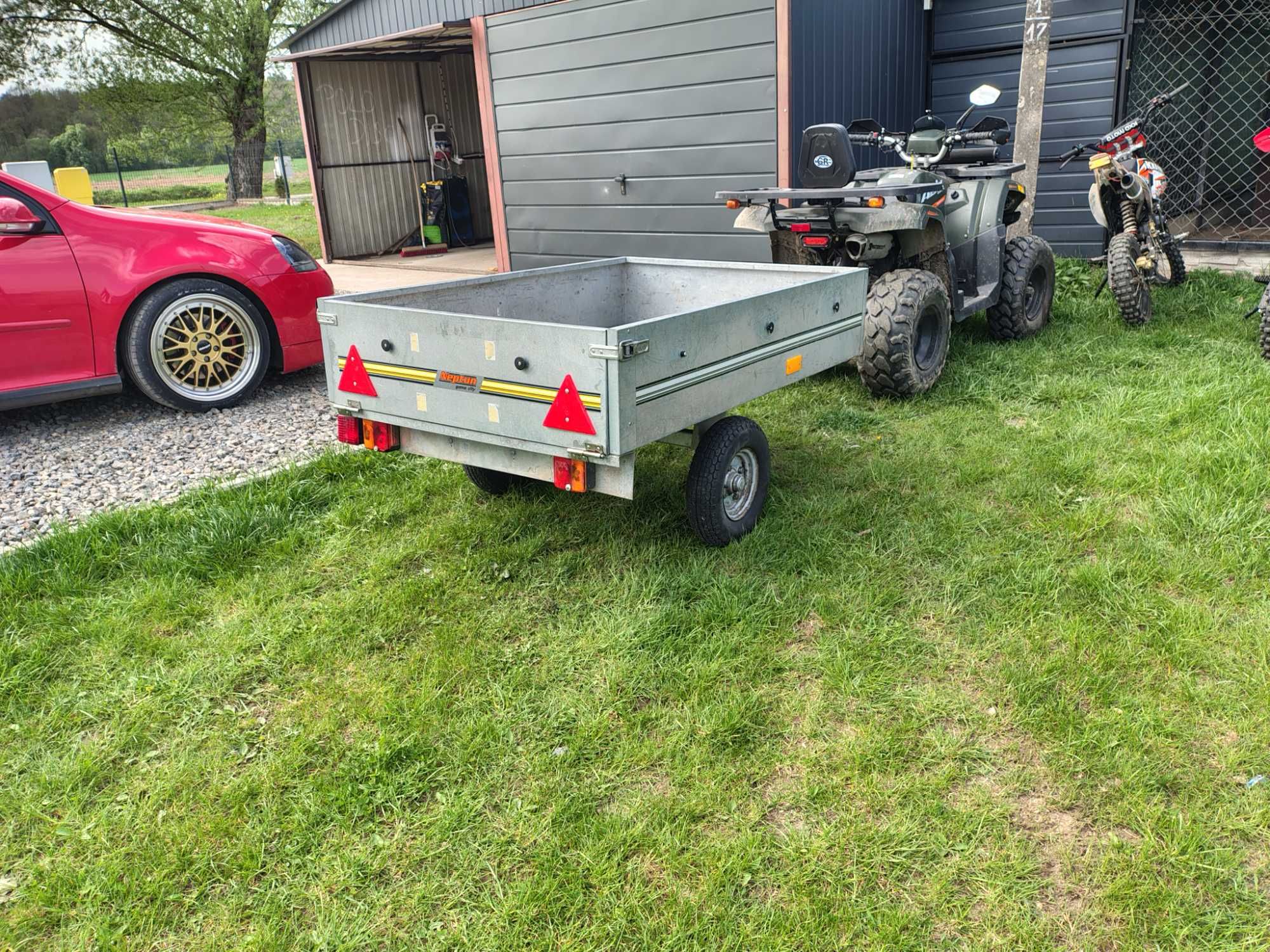 Quad  Asix 250  z przyczepką